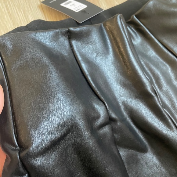 Faux leather leggings fashion nova M - Picture 5 of 13
